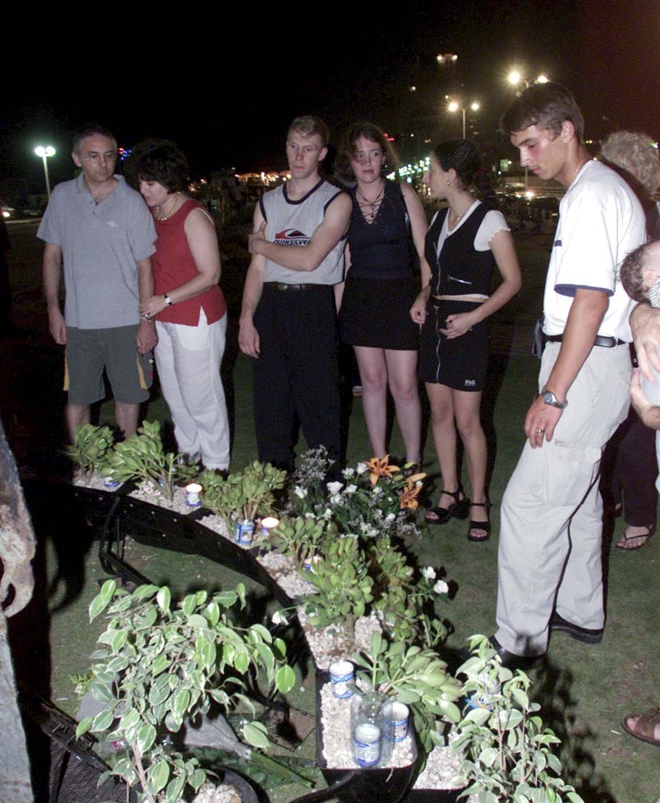 На месте теракта, 2001 год. Фото: Шауль Голан