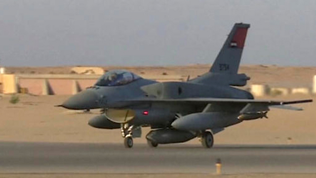 מטוסי הקרב המצריים יצאו לתקיפות בלוב שעות ספורות לאחר הפיגוע במחוז אל-מינייא במצרים (צילום: AP) (צילום: AP)