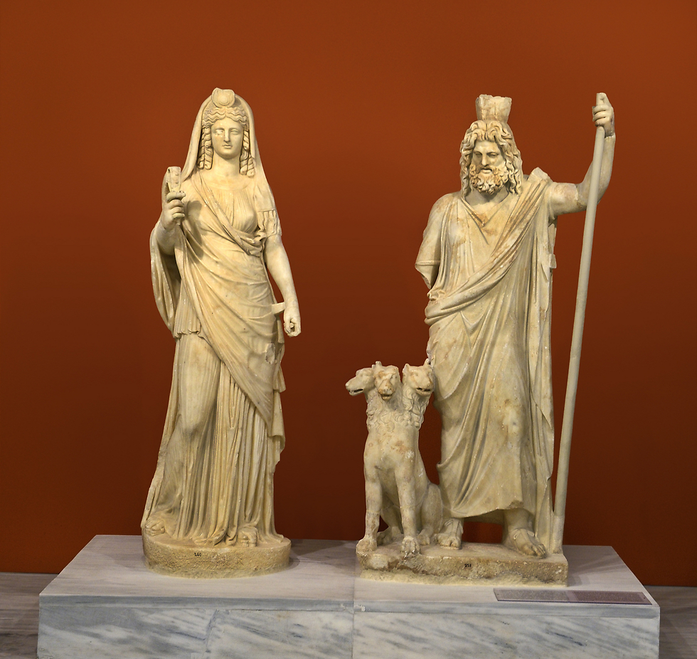 פסל של פרספונה (משמאל) (צילום: shuttertock) (צילום: shuttertock)