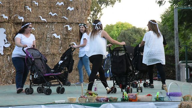 Mothers with empty strollers in an interpretative dance exalting the miracle of birth (Photo: Avihu Shapira)