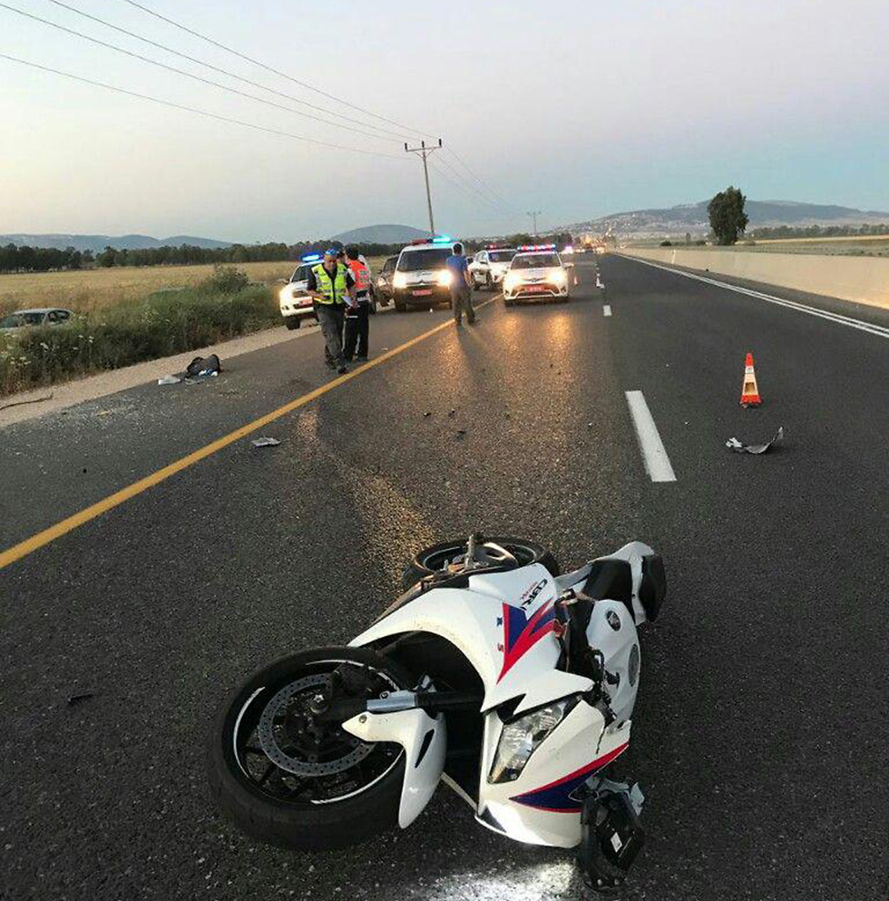 תאונת אופנוע קשה בכביש 65 בשבוע שעבר. הרוכב נהרג במקום (צילום: דוברות המשטרה) (צילום: דוברות המשטרה)