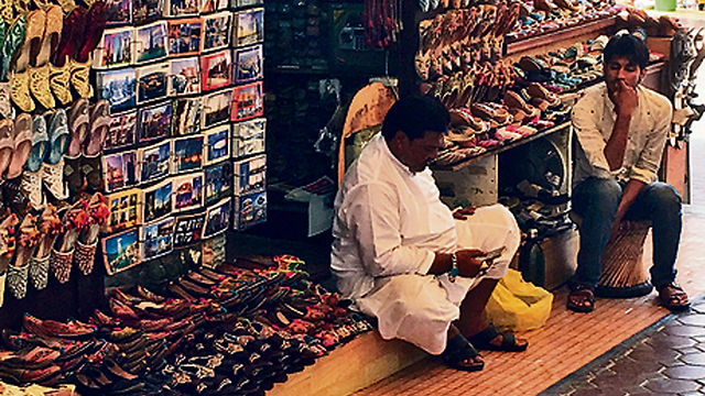 שוק המזכרות בדובאי ()