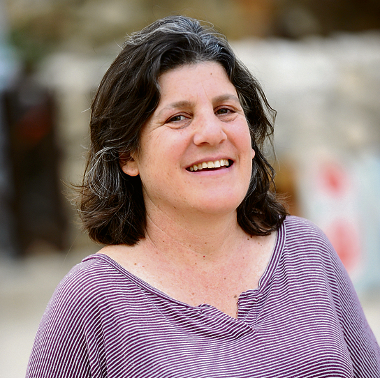 הבת אפרת: "גדלתי על כך שערבים לא מצטערים אם הילדים שלהם מתים, שאמהות ערביות מגדלות ילדים להיות מחבלים, כאילו שאצלנו לא מחנכים נערים להתגייס ולהקריב את חייהם בצבא" הבת אפרת: "גדלתי על כך שערבים לא מצטערים אם הילדים שלהם מתים, שאמהות ערביות מגדלות ילדים להיות מחבלים, כאילו שאצלנו לא מחנכים נערים להתגייס ולהקריב את חייהם בצבא"