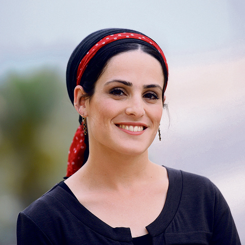 הנכדה נעמה: "רק בגיל מאוד מאוחר הבנתי שלא כולם חושבים כמוני. לא סיפרו לנו שמפעל התיישבות שנוי במחלוקת | צילום: חיים הורנשטיין הנכדה נעמה: "רק בגיל מאוד מאוחר הבנתי שלא כולם חושבים כמוני. לא סיפרו לנו שמפעל התיישבות שנוי במחלוקת | צילום: חיים הורנשטיין