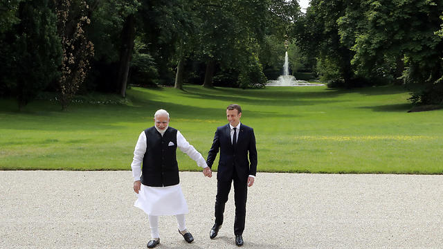 חזית מול טראמפ. נשיא צרפת וראש ממשלת הודו היום בפריז ()