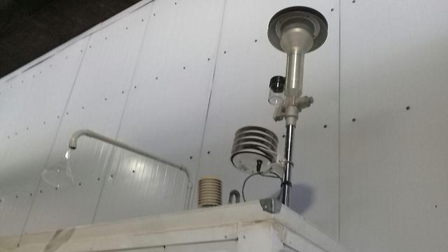 מכשיר ניטור למדידת זיהום האוויר, תחנת השלום תל אביב (צילום: אסף זגריזק) (צילום: אסף זגריזק)