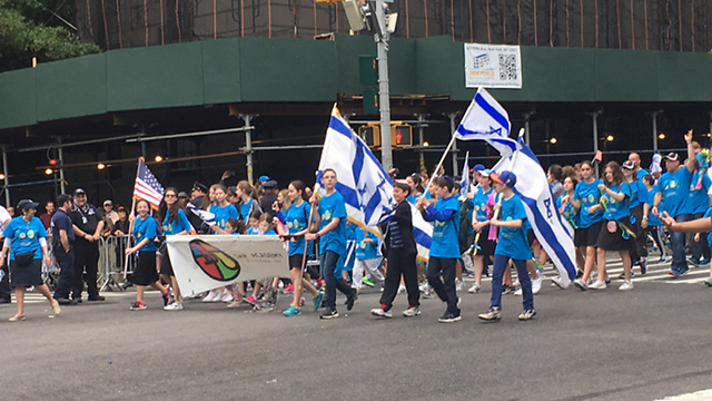 תלמידים צועדים למען ישראל (צילום: Gal Naor) (צילום: Gal Naor)