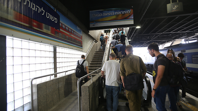 תחנת הרכבת השלום בתל אביב (צילום: ירון ברנר) (צילום: ירון ברנר)