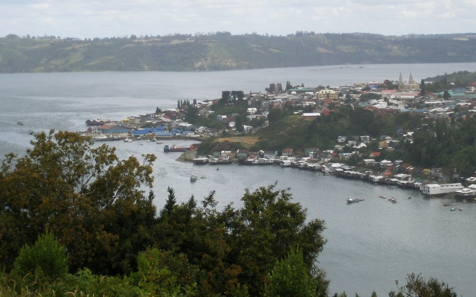 אי ירוק בים: האי צ'ילואה מול חופי צ'ילה ()