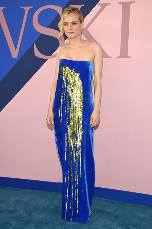 דיאן קרוגר, זוכת פרס השחקנית בפסטיבל קאן האחרון, בשמלת סטרפלס כחולה משובצת אבנים של המותג המבטיח Monse (צילום: Gettyimages)