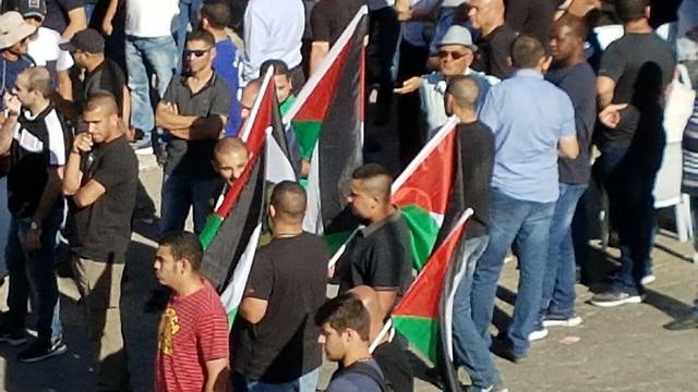 דגלי פלסטין בהלוויה (צילום: עידו ארז) (צילום: עידו ארז)