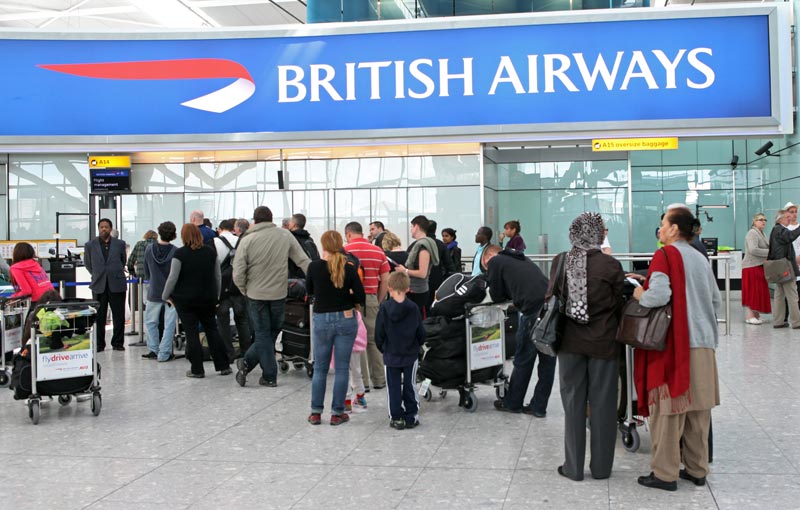 Стойка авиакомпании British Airways, Аэропорт Хитроу, Лондон. Фото: Bloomberg