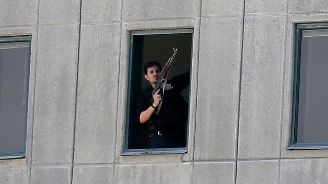 Iranian police rescues hostages from parliament building (Photo: EPA)