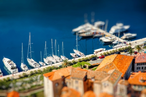 באדיבות קשרי תעופה