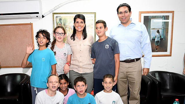 Haley visiting Kibbutz Nahal Oz (Photo: US Embassy in Israel)