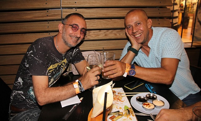 לחיים. דידי הררי ושמעון בוסקילה (צילום: אור גפן) לחיים. דידי הררי ושמעון בוסקילה (צילום: אור גפן)
