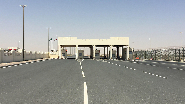 הגבול הנטוש בין סעודיה לקטאר (צילום: רויטרס) (צילום: רויטרס)