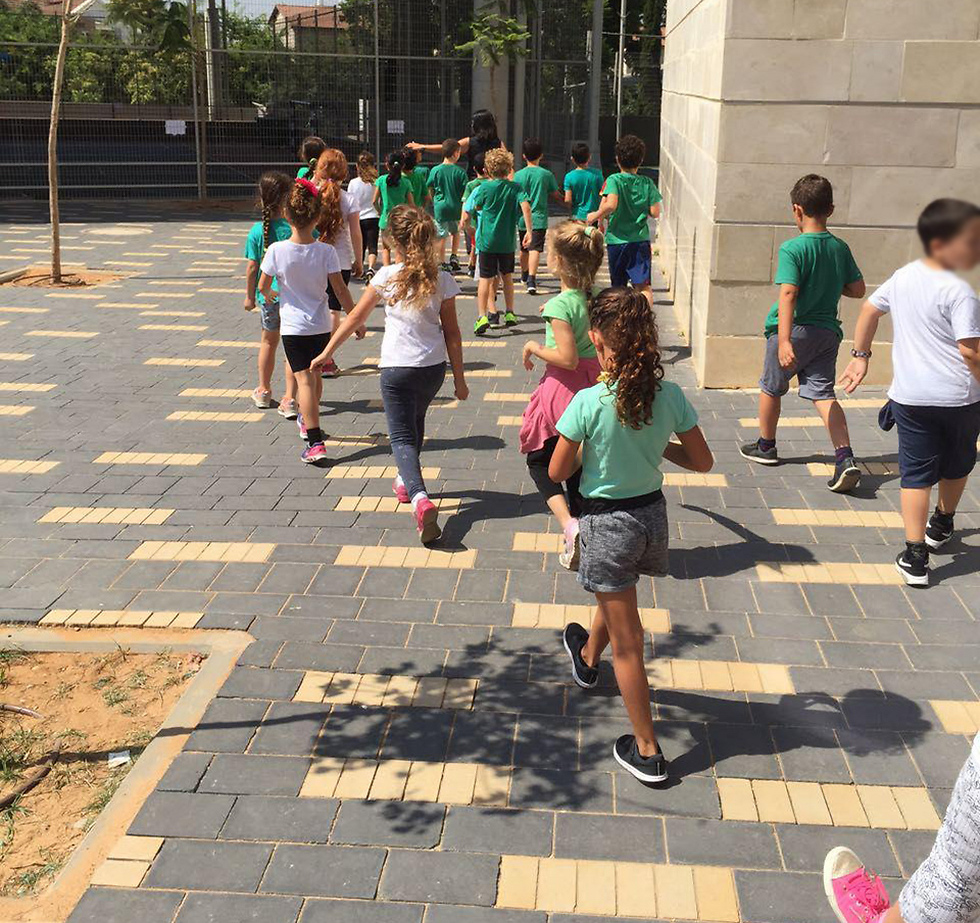 Children at a Ganei Tikva school evacuate the building during the drill (Photo: Education Ministry)