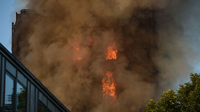 בניין בן24קומות  נשרף בלודון 6 הרוגים 50 פצועים רבים -חוששים שזה הצתה כחלק מפיגוע 78445310100394640360no