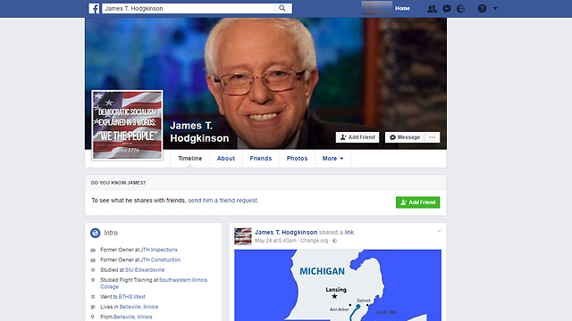 עמוד הפייסבוק של היורה. בתמונת הרקע - הסנאטור הדמוקרטי ברני סנדרס ()