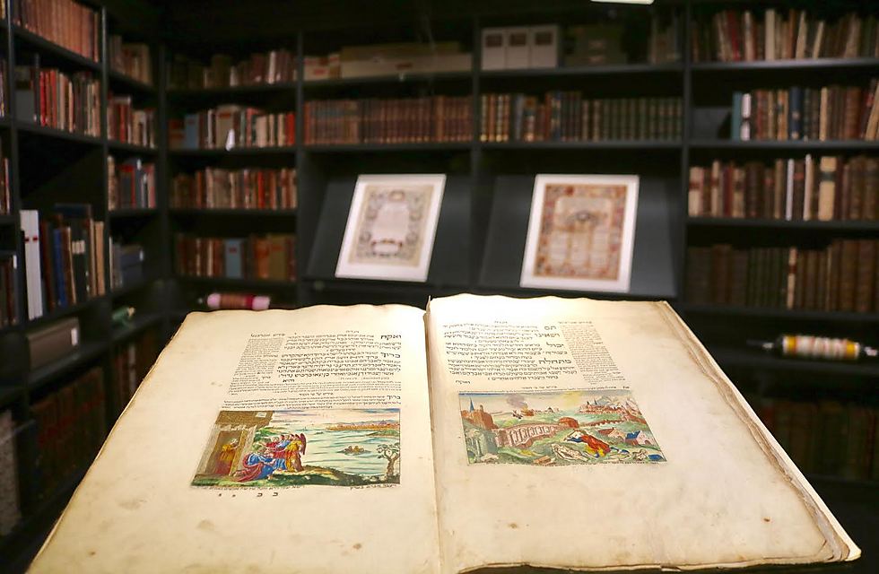 ספריית "עץ החיים" העתיקה. אמסטרדם הייתה מרכז הדפוס היהודי (צילום: הארי ד' וול) (צילום: הארי ד' וול)