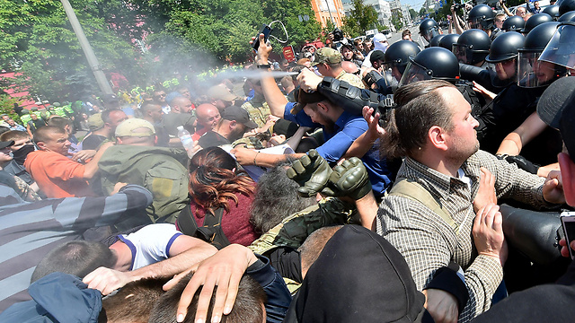 העימותים בצהריים בקייב (צילום: AFP) (צילום: AFP)