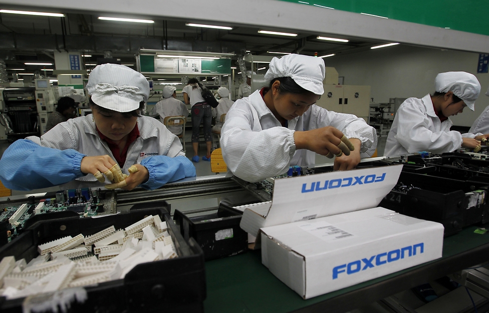 מפעל של פוקסקון. מוכנים לייצר מחוץ לסין (צילום: AP) (צילום: AP)