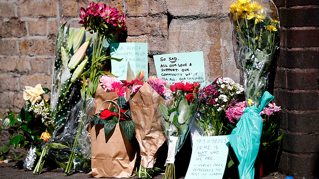 Цветы на месте теракта. Фото: AFP