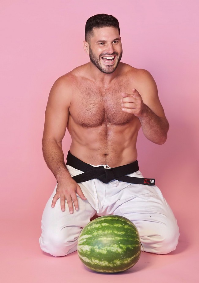 סליחה, איבדנו הכרה לרגע. אלון ששון (צילום: מרי אלון מת'יוז) סליחה, איבדנו הכרה לרגע. אלון ששון (צילום: מרי אלון מת'יוז)