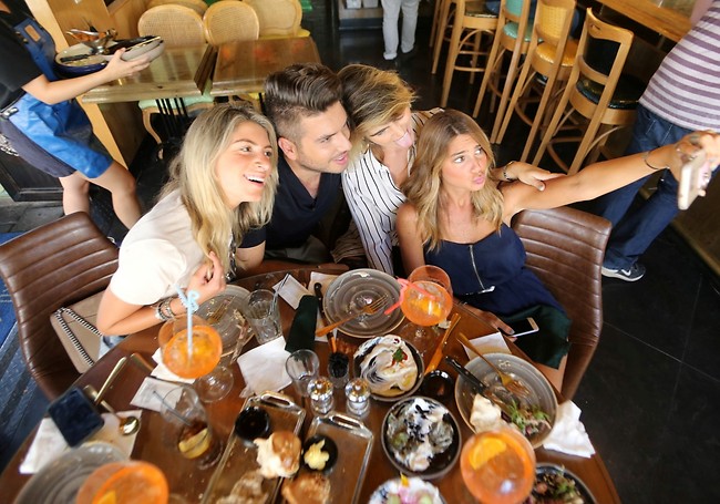 סלפי לקינוח (צילום: ירון ברנר)