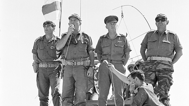 Йешаягу Гавиш (крайний слева) с начальником генштаба Ицхаком Рабином и генералами Шедми и Яффе во время Шестидневной войны. Фото: Миха Коэн. Предоставлено архивом ЦАХАЛа в министерстве обороны