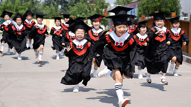 שיעורי ילודה נמוכים. ילדים סינים (צילום: רויטרס) (צילום: רויטרס)