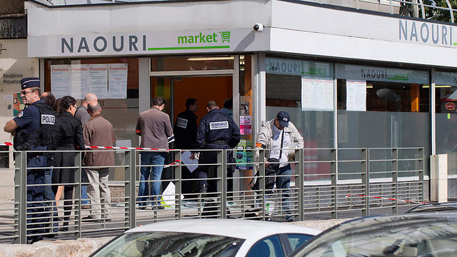 Kosher shop targeted in grenade attack in Sarcelles (Photo: AFP)