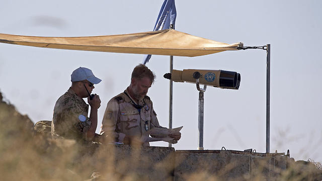 UN observers in the Quneitra area (Photo: EPA) (Photo: EPA)