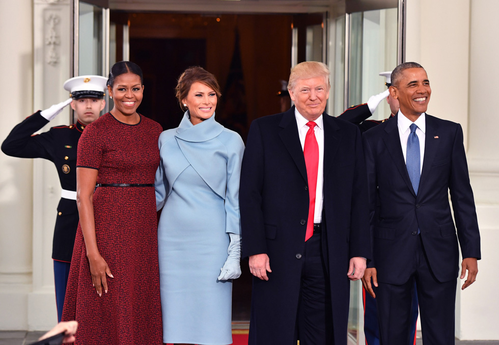 הזוגות אובמה וטראמפ בטקס השבעת הנשיא החדש, ינואר 2017. מיד בתום הטקס החלה החופשה הגדולה של שניים מהמצולמים (צילום: Gettyimages)