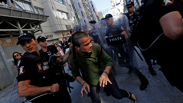 מעצרים במצעד הגאווה באיסטנבול (צילום: רויטרס) (צילום: רויטרס)