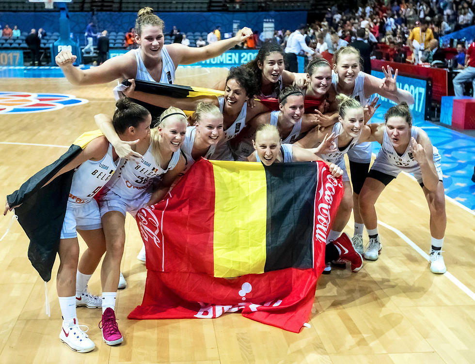 מדליה היסטורית באליפות אירופה. נבחרת בלגיה (צילום: EPA) (צילום: EPA)