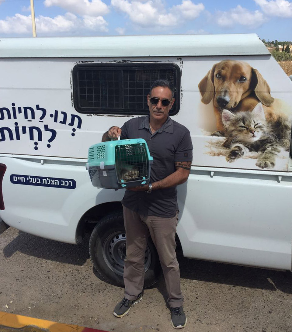 Соня в руках у израильских волонтеров
