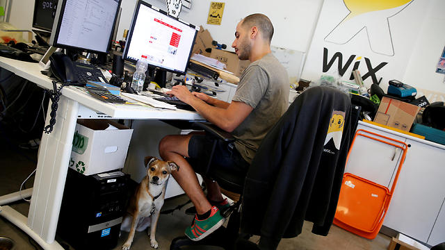 Employee at website-designer firm Wix.com offices in Tel Aviv (Photo: Reuters)