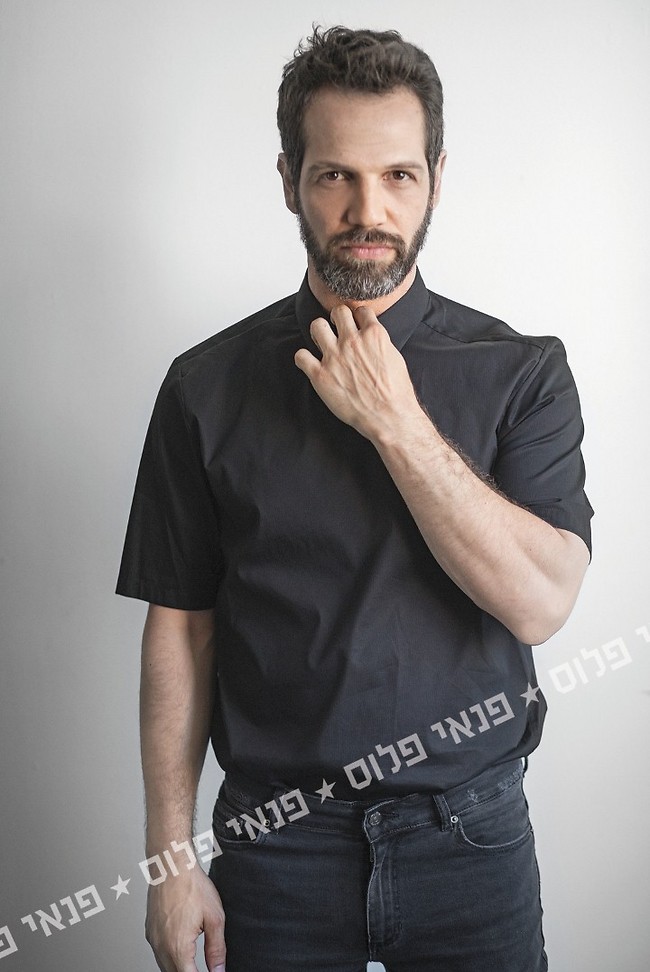 חייב לפתוח כפתור (צילום: רונן פדידה) חייב לפתוח כפתור (צילום: רונן פדידה)
