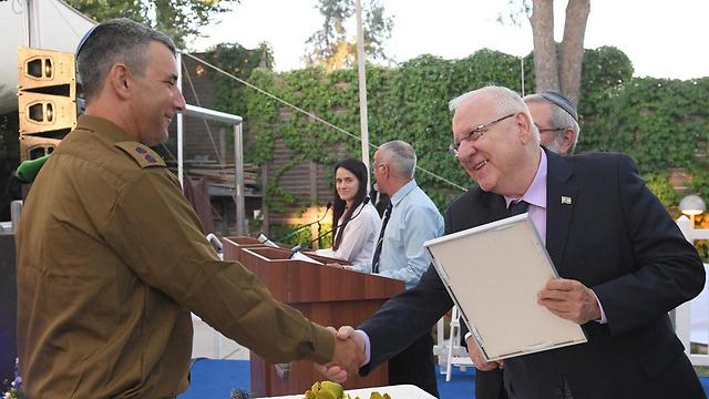 Noam Ben Ari with President Reuven Rivlin at the ceremony (Photo: Mark Neiman/GPO)