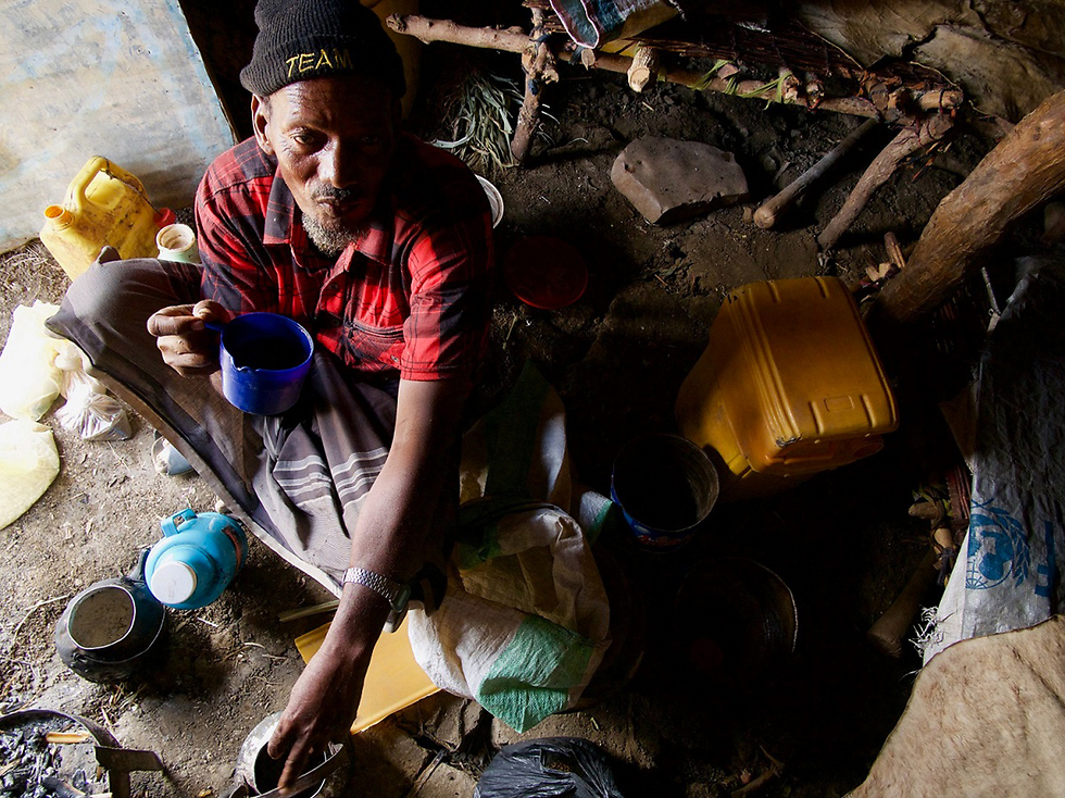 אייזק איברהים ממחוז ביידואה בונה על העונה הגשומה (בין אפריל ליוני) שתסייע לו ולחקלאים אחרים בסומליה להתפרנס מחדש. רוב כמות הגשמים במדינה (75 אחוזים) נרשמת בעונה זו. החקלאים בסומליה הם בין הנפגעים העיקריים מתנאי הבצורת ומהמחסור בגשמים (צילום: ICRC/Abdikarim Mohamed) (צילום: ICRC/Abdikarim Mohamed)