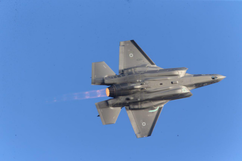 ה-F-35 מפגין יכולות (צילום: מוטי קמחי) (צילום: מוטי קמחי)