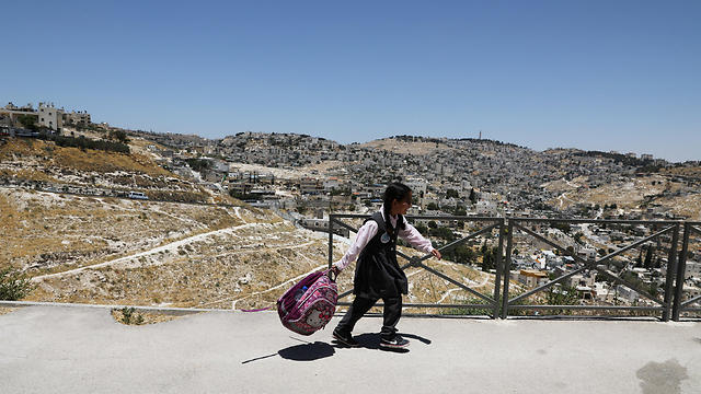 A Palestinian girl walks home after school in east Jerusalem. (Photo: Reuters)