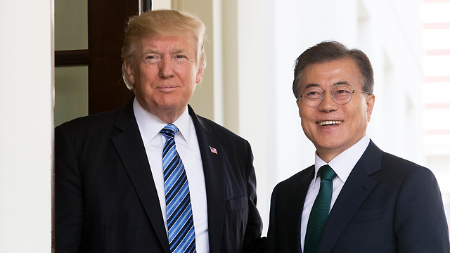 נשיא ארה"ב עם נשיא דרום קוריאה (צילום: EPA) (צילום: EPA)