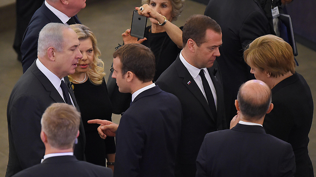 Нетаниягу беседует с президентом Франции Макроном. Фото: AFP
