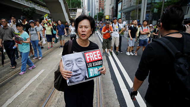 צועדים במחאה בהונג קונג (צילום: רויטרס) (צילום: רויטרס)