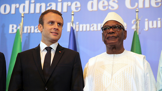 נשיאי צרפת ומאלי היום בוועידת הפסגה (צילום: AP) (צילום: AP)