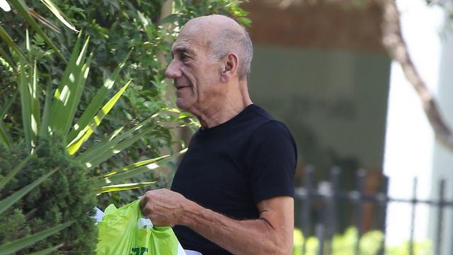 Olmert after his release from prison (Photo: Motti Kimchi)