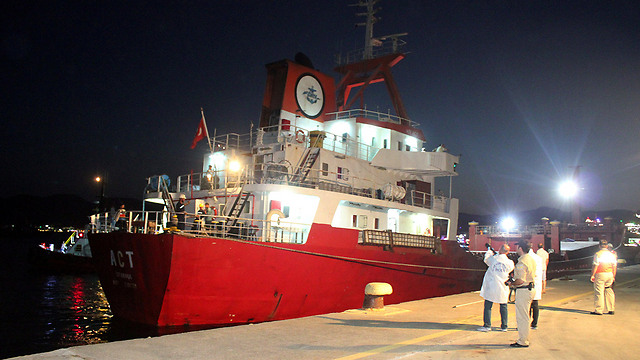 הספינה הטורקית עוגנת במרמריס (צילום: רויטרס) (צילום: רויטרס)